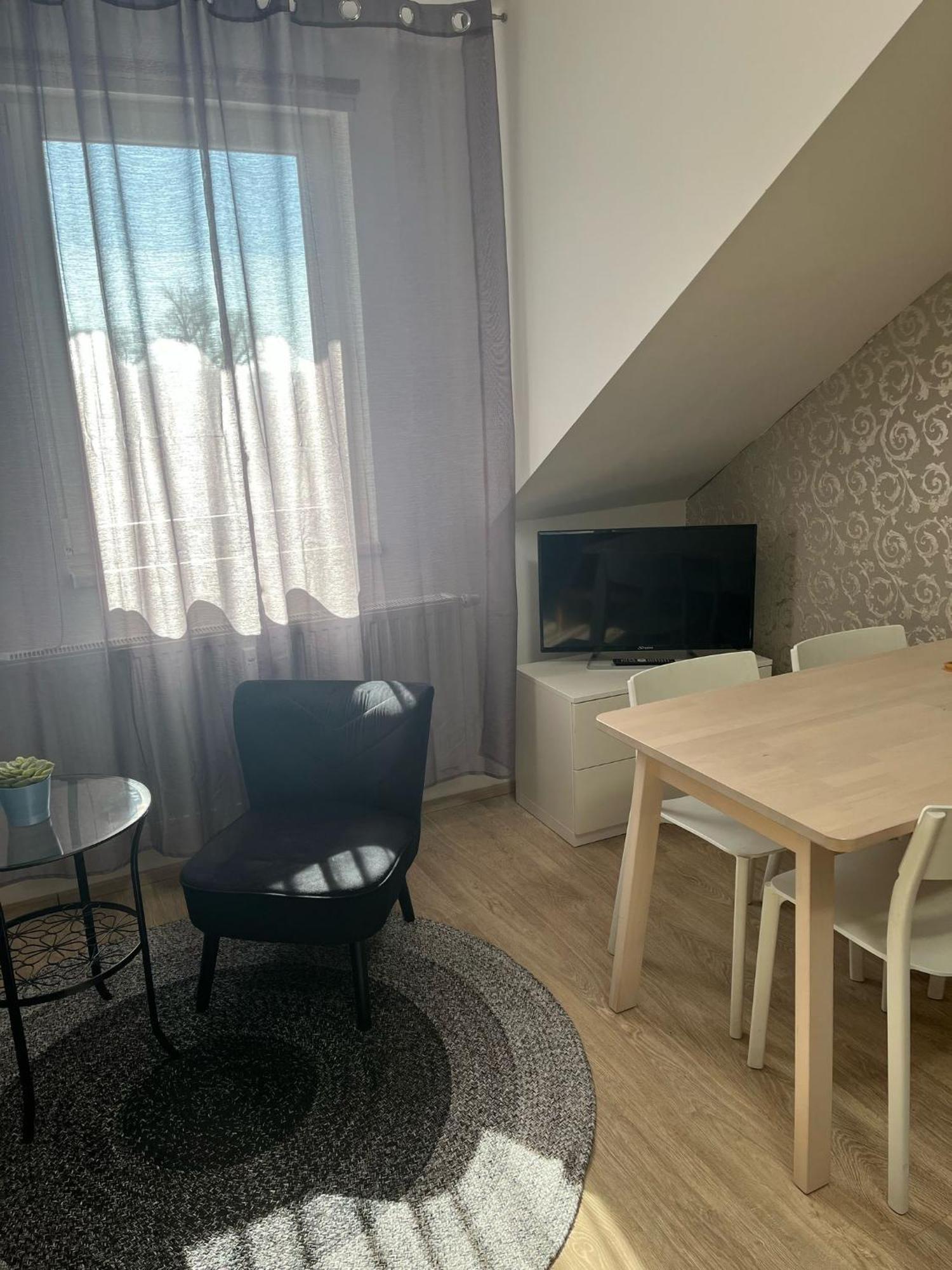 Apartman Emmi โลชนา นาดเด เดสเนา ภายนอก รูปภาพ